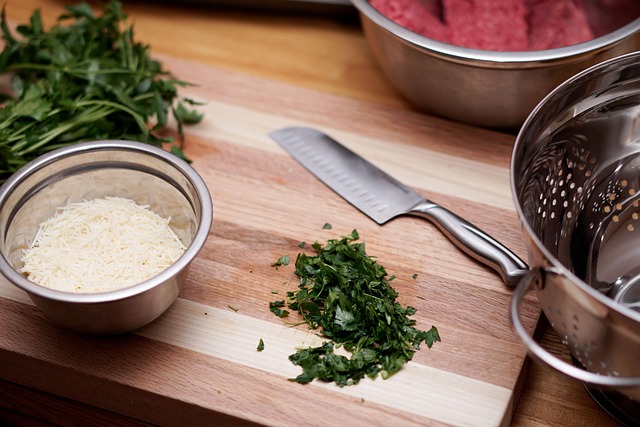 cuttingboardwithknife